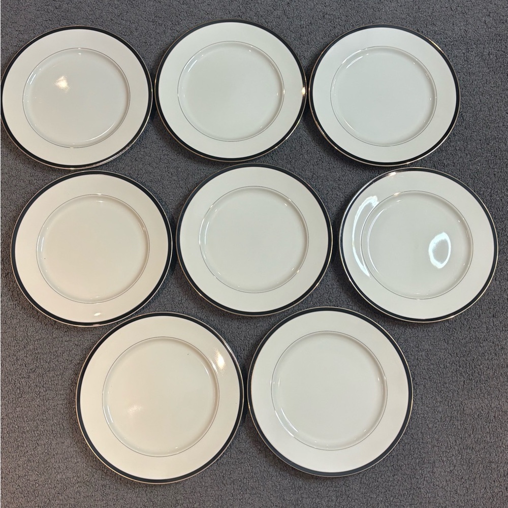 Mikasa Ivory China Trafalgar Black Gold M2004 Dinner Plate Set of 8